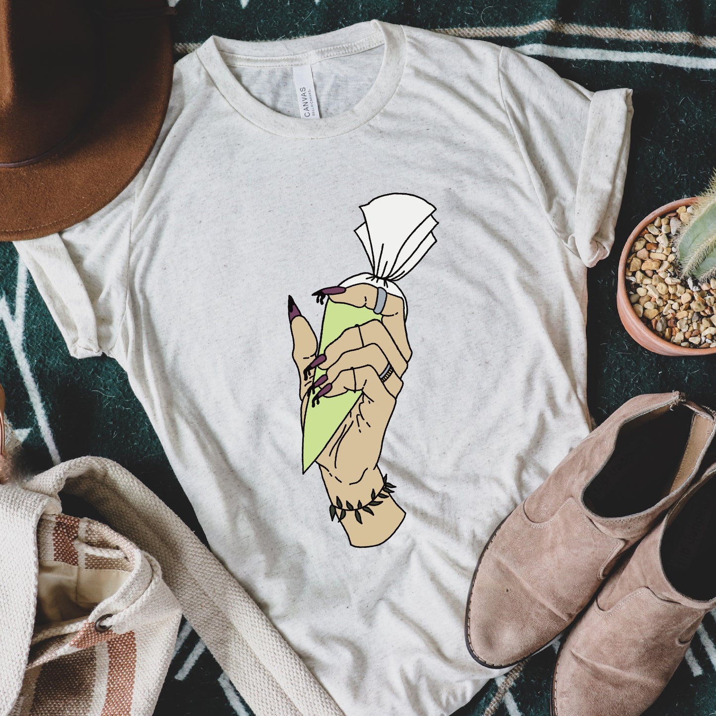 Piping Witch Hand - Unisex Tee